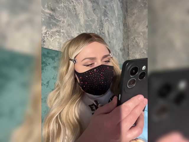 miminika-ice live cam on BongaCams