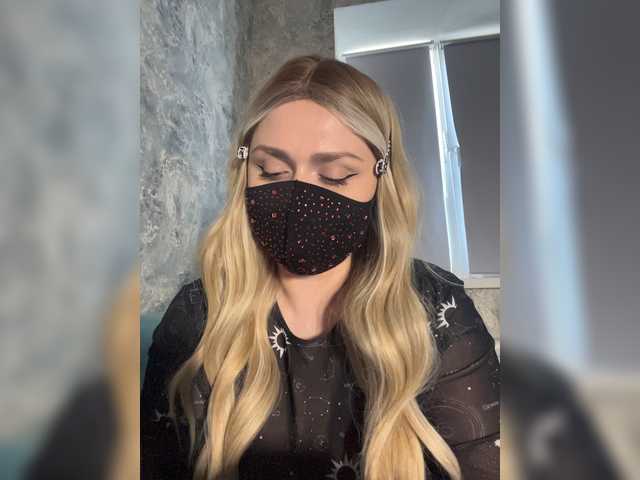 le modèle linaaaz est en webcam porno dans un show sur le site bongacams, il possède les tags suivants: White/Caucasian,Blonde,Shaved