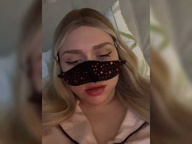 miminika-ice live cam on BongaCams