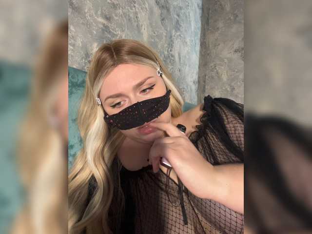 miminika-ice live cam on BongaCams