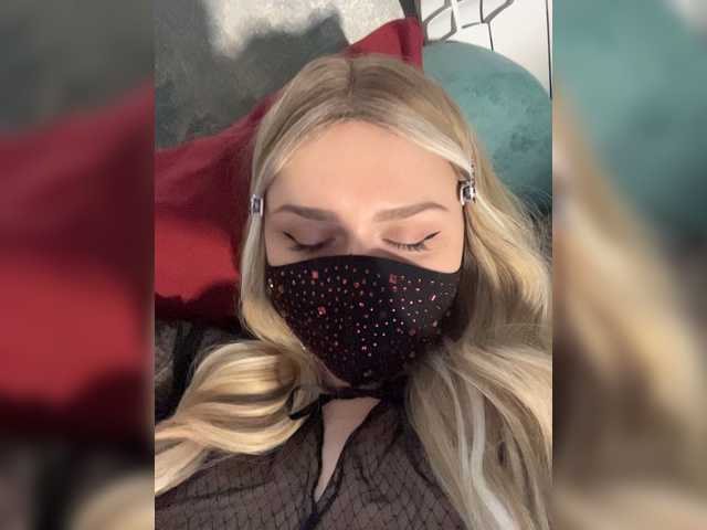miminika-ice live cam on BongaCams
