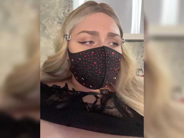 miminika-ice live cam on BongaCams