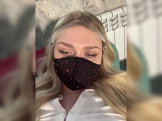 miminika-ice live cam on BongaCams