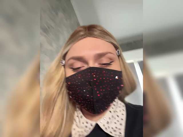 miminika-ice live cam on BongaCams