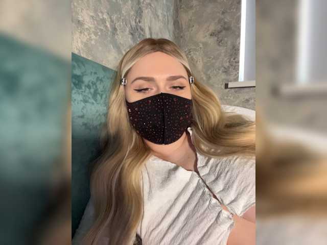 miminika-ice live cam on BongaCams