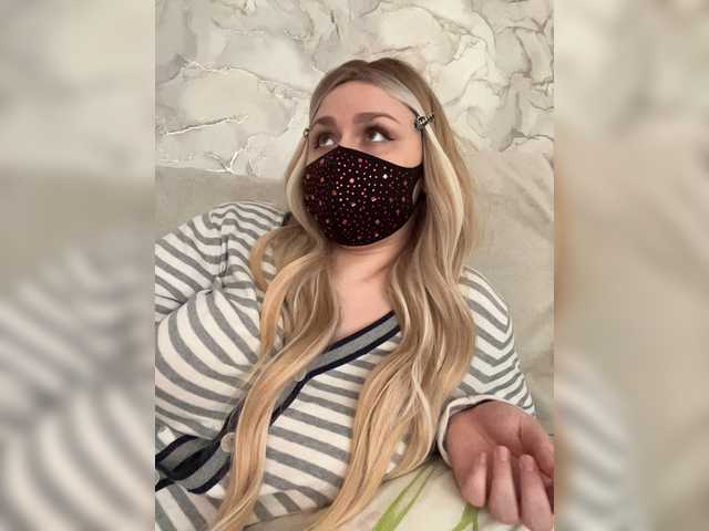 miminika-ice live cam on BongaCams
