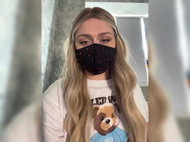 miminika-ice live cam on BongaCams