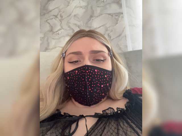 miminika-ice live cam on BongaCams