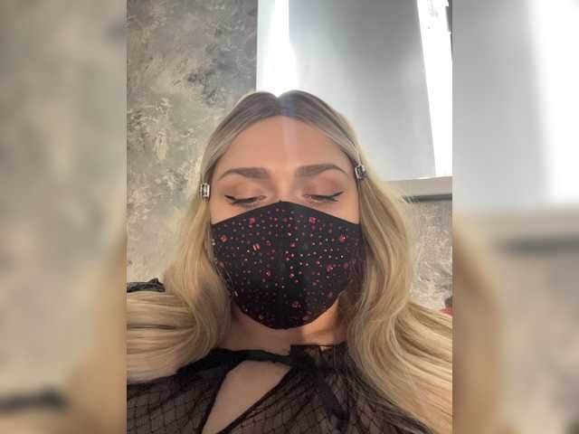 miminika-ice live cam on BongaCams