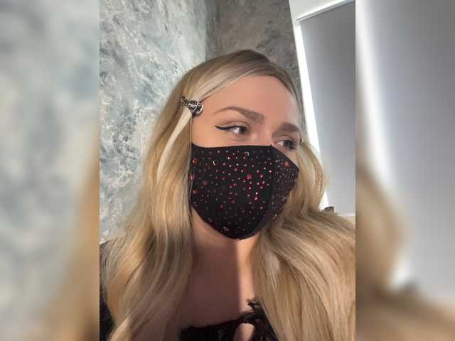 miminika-ice live cam on BongaCams