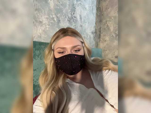 miminika-ice live cam on BongaCams