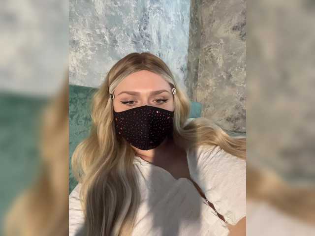 miminika-ice live cam on BongaCams