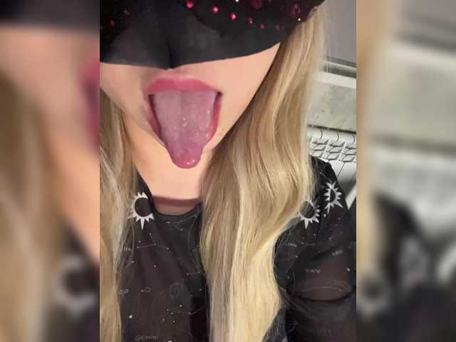 miminika-ice live cam on BongaCams