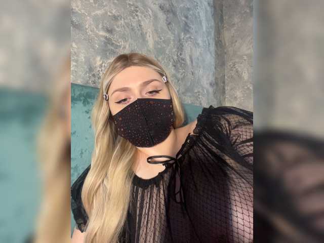 miminika-ice live cam on BongaCams