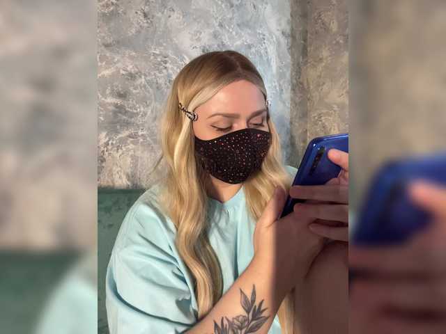 miminika-ice live cam on BongaCams
