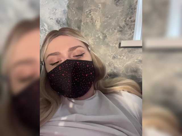 miminika-ice live cam on BongaCams