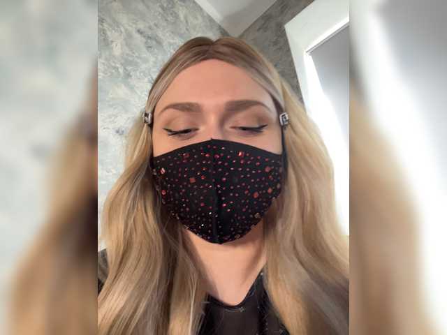 miminika-ice live cam on BongaCams