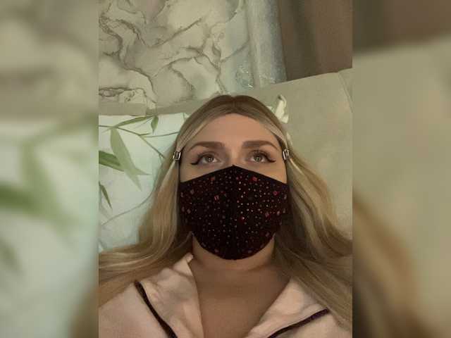 miminika-ice live cam on BongaCams