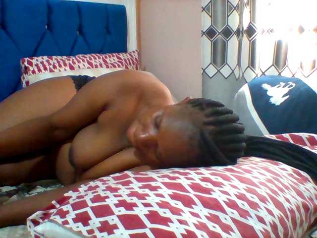 Queenafrica live cam on BongaCams