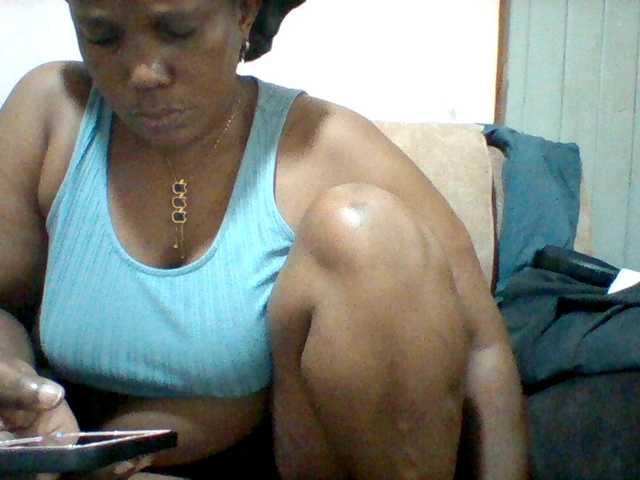 Queenafrica live cam on BongaCams