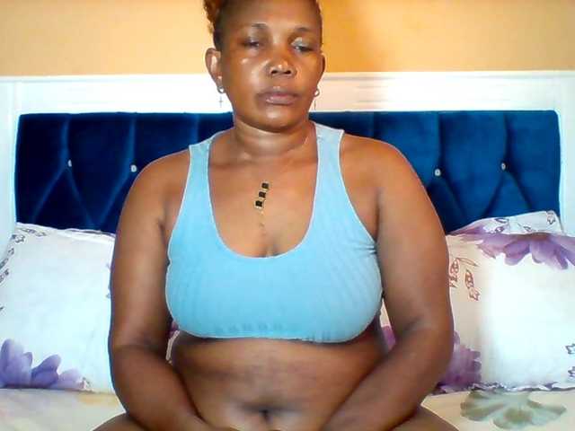 Queenafrica live cam on UnifiedCams