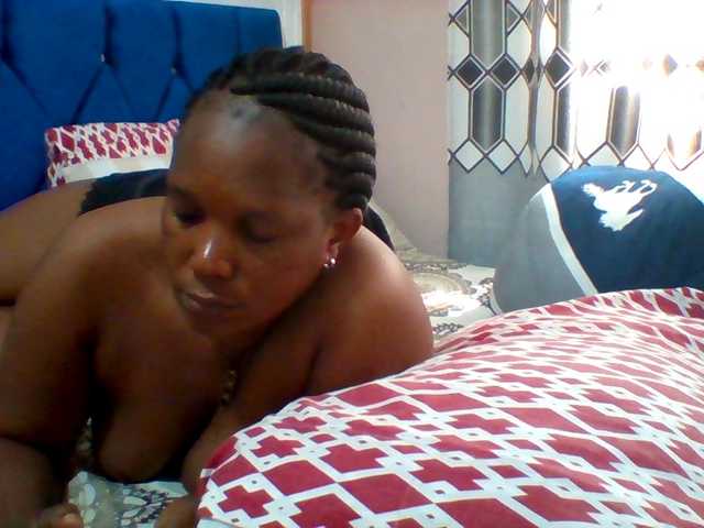 Queenafrica live cam on BongaCams