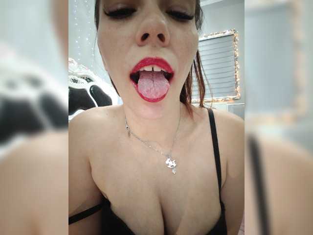 Kitteen, live now on BongaCams