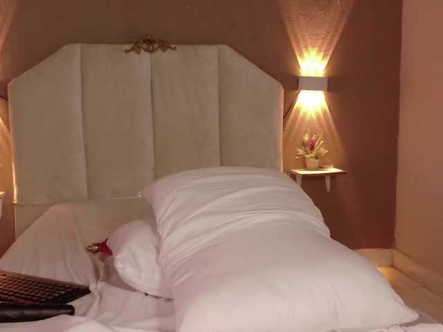 Juliette-1 live cam on BongaCams