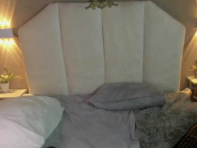 Juliette-1 live cam on BongaCams