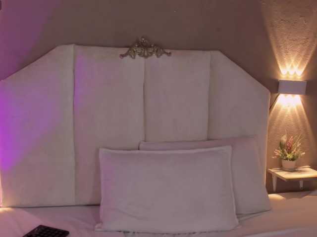 Juliette-1 live cam on BongaCams