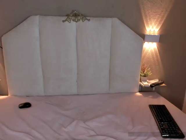 Juliette-1 live cam on BongaCams
