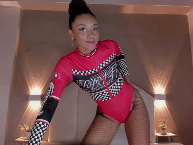 Juliette-1 live cam on BongaCams