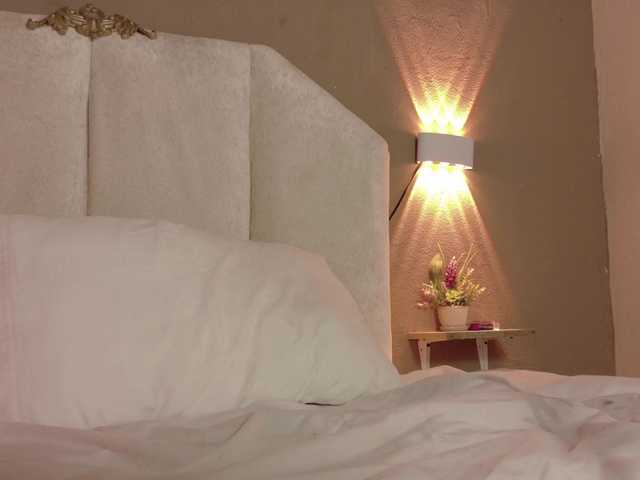 Juliette-1 live cam on BongaCams
