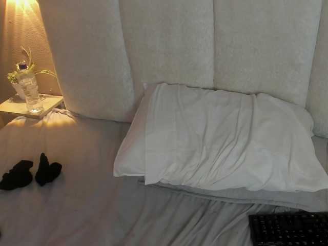 Juliette-1 live cam on BongaCams