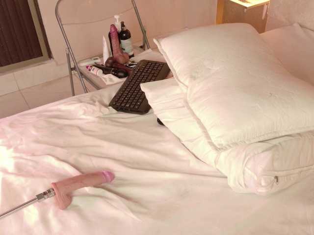 Juliette-1 live cam on BongaCams
