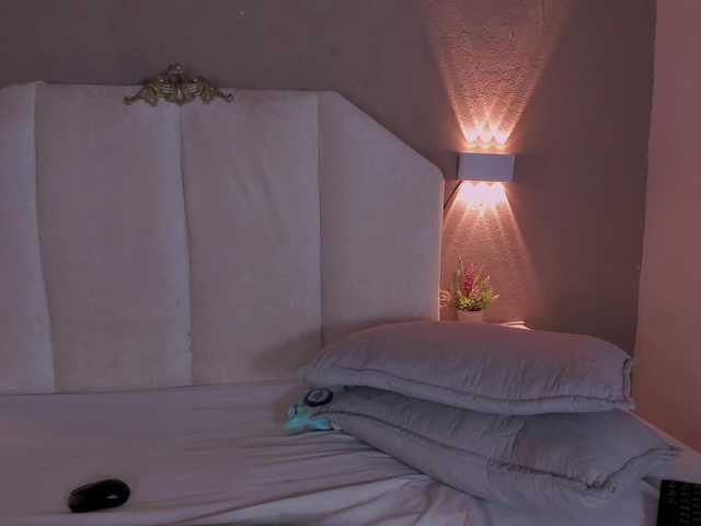Juliette-1 live cam on BongaCams