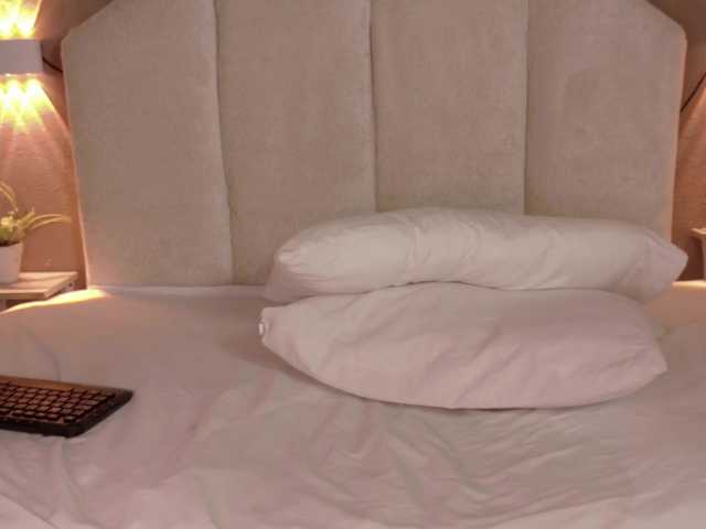 Juliette-1 live cam on BongaCams