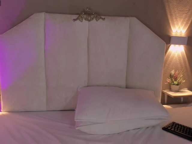 Juliette-1 live cam on BongaCams