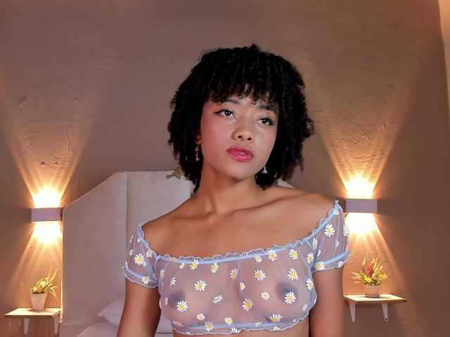 Juliette-1's BongaCams show and profile