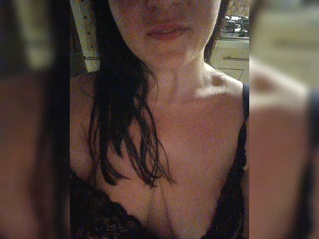 Elizabethh live cam on BongaCams