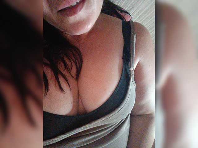 Elizabethh live cam on BongaCams