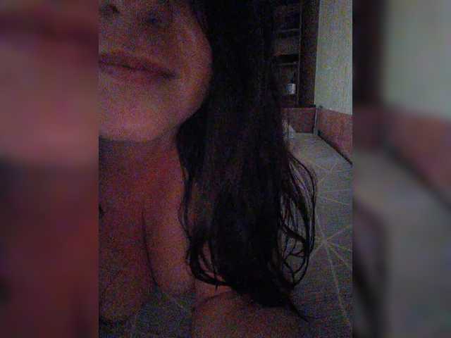 Elizabethh, live now on BongaCams