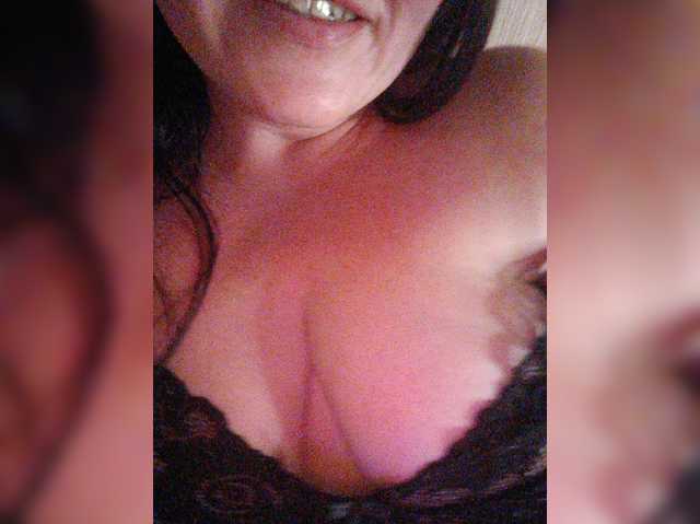 Elizabethh live cam on BongaCams