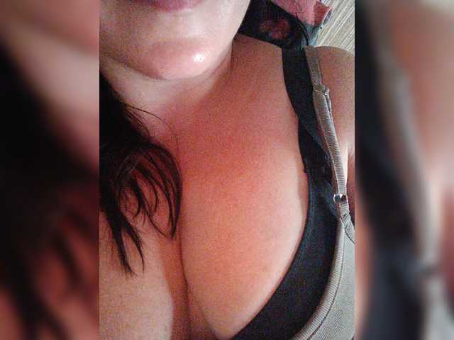 Elizabethh live cam on BongaCams