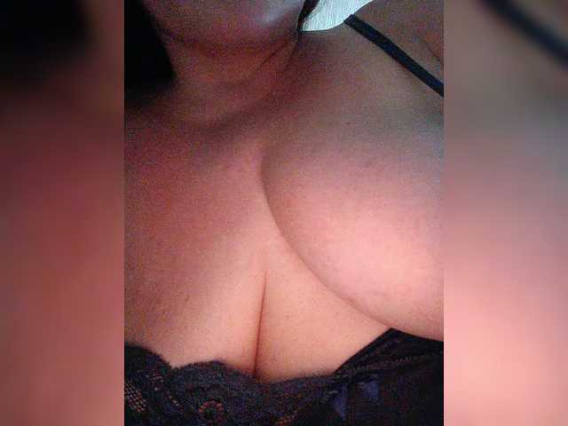 Elizabethh live cam on BongaCams