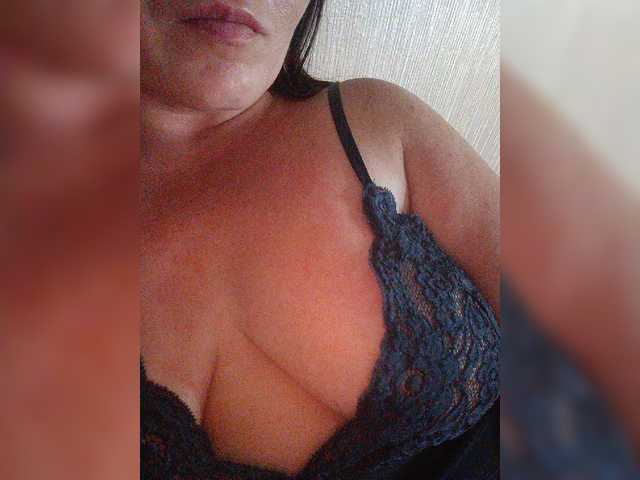 Elizabethh live cam on BongaCams