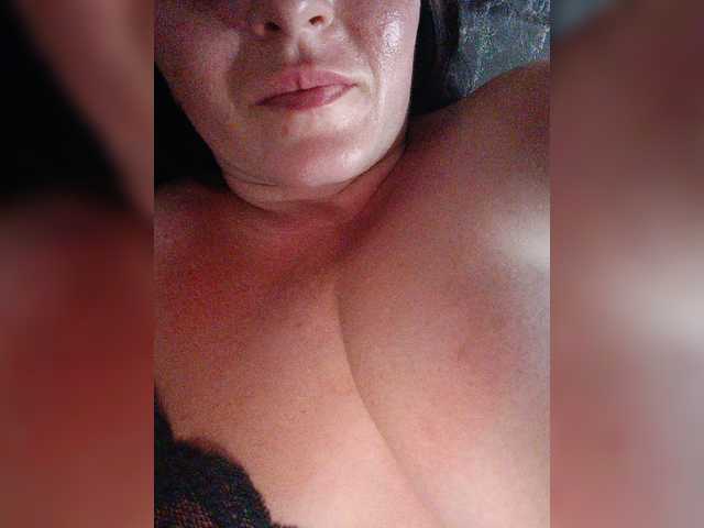 Elizabethh live cam on BongaCams