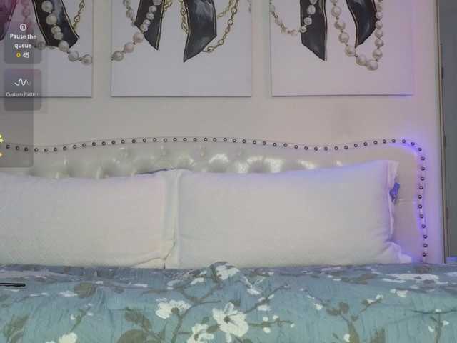 VioletBaby live webcam show
