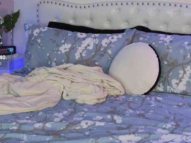VioletBaby webcam