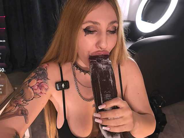 VikkiRood live cam on BongaCams